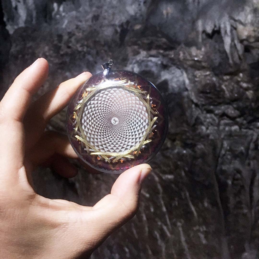 Metayantra Quantum Resonator Necklace 7th Chakra Sahasrara for spiritual connection: Quartz, copper and sacred geometry