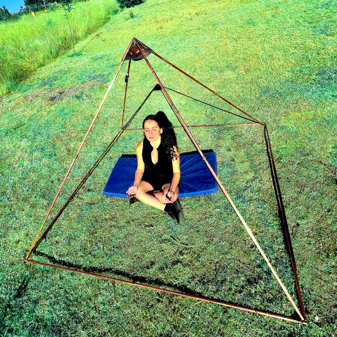 Copper Pyramid with Quantum Vortex PEMF | NEXUS CORE 3-System | 624m Rodin Coil | Rife Frequencies 1Hz–150kHz | Strobe Light Therapy | Frequency Lab AI Included | Giza 51° Sacred Geometry | Selenite | Collapsible | Handmade — Metayantra