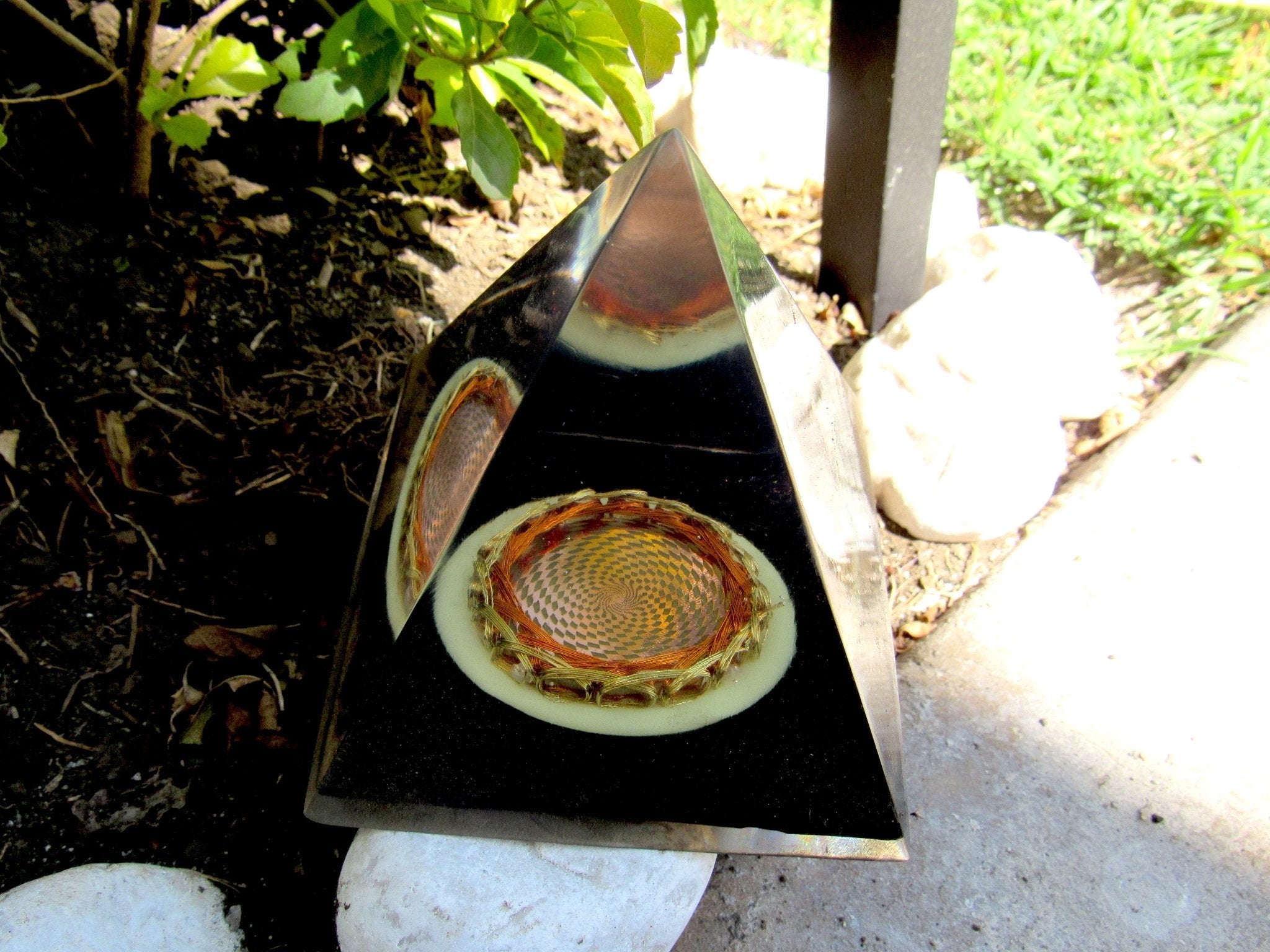 Dr Patrick Flanagan's Double Pyramid Concentrator with Cosmic Sensor - Metayantra Consciencia
