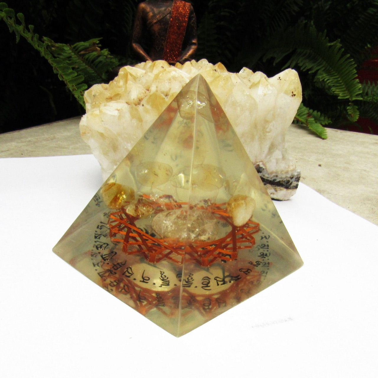 White Tara Mantra Citrine 12 Vortex Pyramid - Metayantra Consciencia