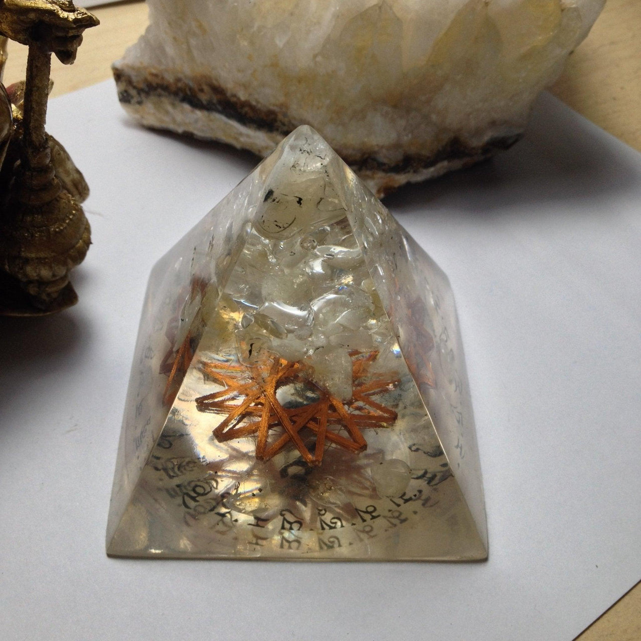 White Tara Mantra Citrine 12 Vortex Pyramid - Metayantra Consciencia